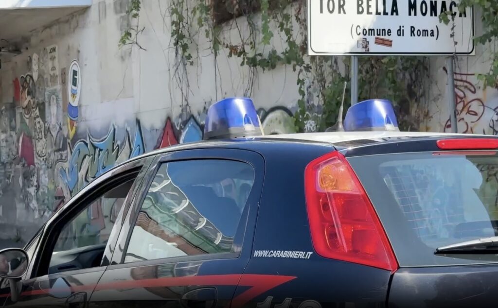 Scippo cellulare a Roma: le strappa lo smartphone, i passanti lo bloccano a Tor Bella Monaca 1