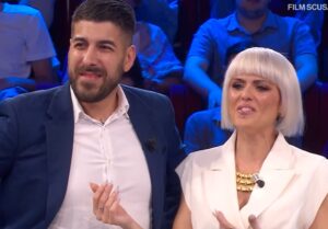Affari Tuoi 3 luglio, sfida aperta tra Marta e il Dottore: quanto ha vinto ieri ai pacchi 1 Affari Tuoi 3 luglio, sfida aperta tra Marta e il Dottore: quanto ha vinto ieri ai pacchi 1