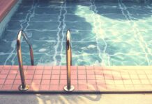 Bimba di 4 anni annega nella piscina di un hotel: tragedia a Milano Marittima