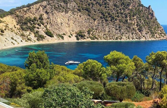 Cameriere italiano morto a Ibiza, corpo trovato nelle acque del porto