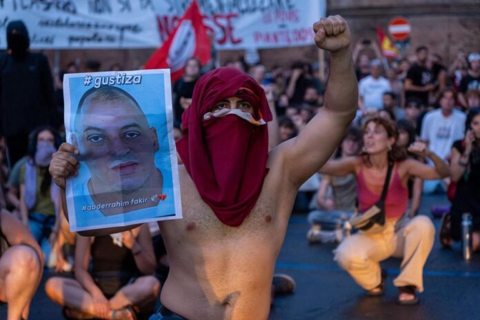 Caso Fakir, dalla morte alla guerriglia a Bologna. Nordio: “Qui nessun modello Ice”