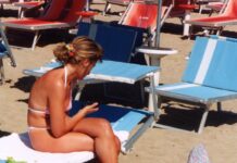Dagli occhiali al portafogli, ecco gli oggetti più dimenticati dai bagnanti in spiaggia
