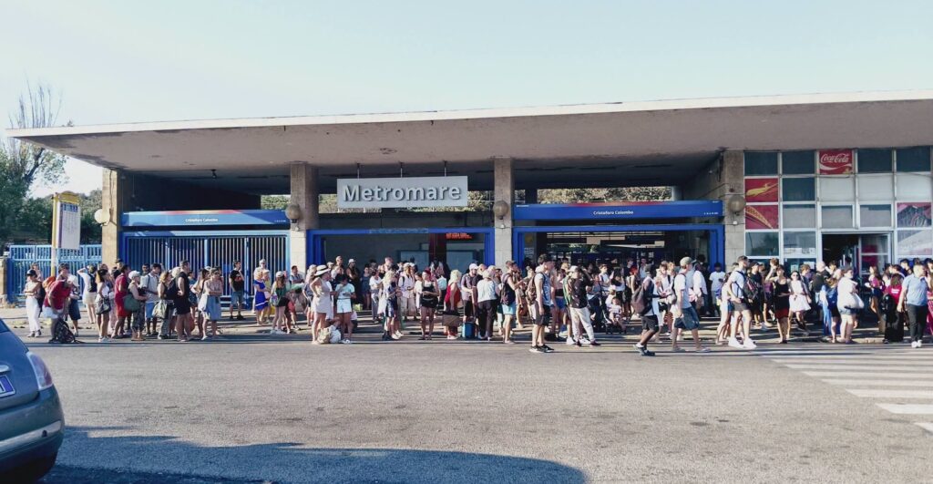 Domenica infernale lungo la Metromare: servizio interrotto, pendolari bloccati e inferociti (VIDEO) 1 Domenica infernale lungo la Metromare: servizio interrotto, pendolari bloccati e inferociti (VIDEO) 1