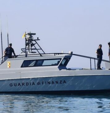 Droga, lavoro nero, abusivismo: blitz della Guardia di Finanza su litorale tra Ostia e Pomezia