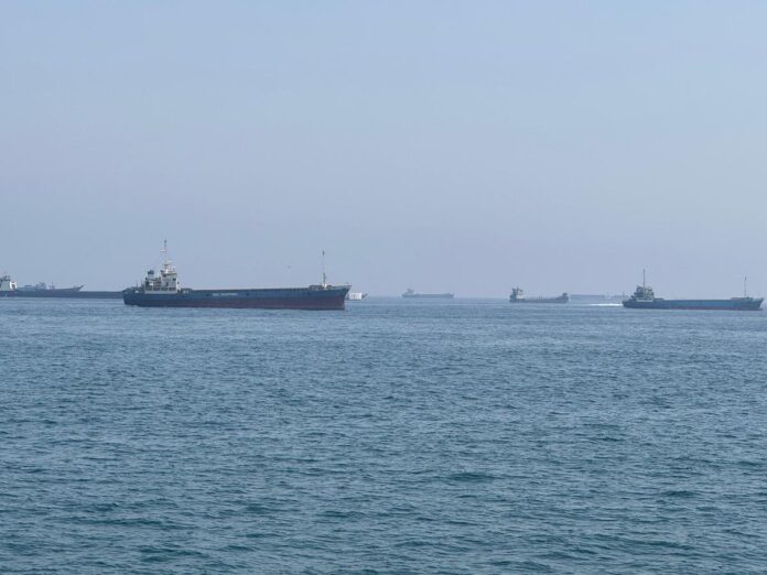 Iran, nuovi attacchi Usa: colpiti obiettivi militare. Teheran blocca petroliere a Hormuz – Diretta