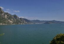 Lago di Garda, si tuffa per salvare ragazzo e non riemerge