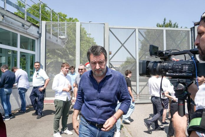 “Non punibile qualsiasi reazione”, così la Lega vuole cambiare la legge sulla legittima difesa