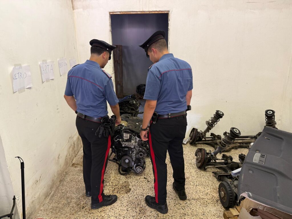 Smontavano Range Rover e Golf rubate in una officina: sei arresti. Droni e "jammer" per oscurare i GPS 1