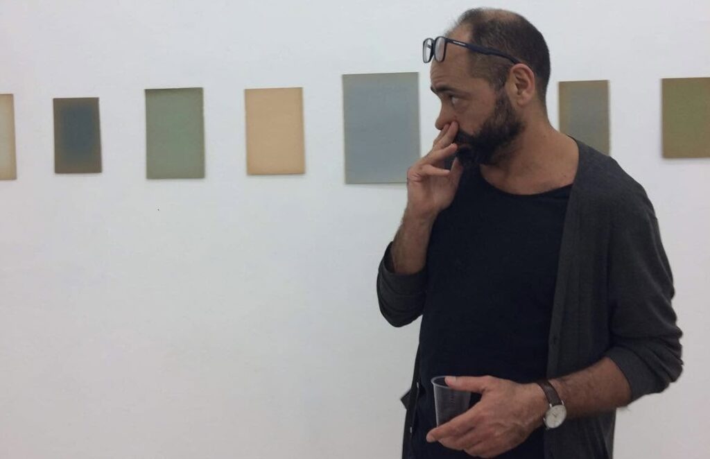L’altra vita di Pericle Guaglianone: il poliziotto con il cuore a Trastevere che spiegava l’arte contemporanea 1 L’altra vita di Pericle Guaglianone: il poliziotto con il cuore a Trastevere che spiegava l’arte contemporanea 1