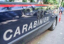 Rimprovera bambina per un calcio alla sua auto: picchiata dai genitori