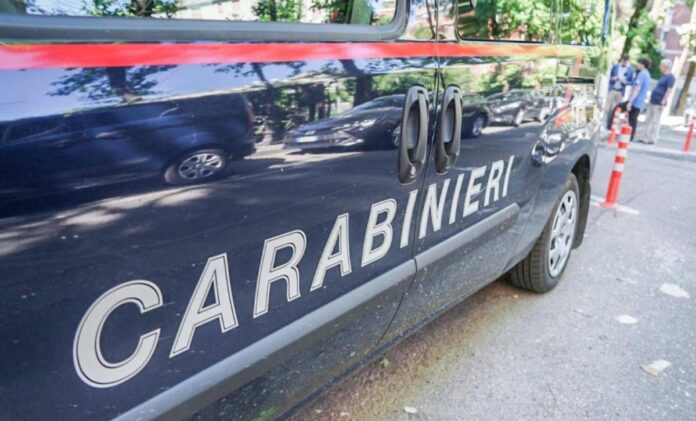 Rimprovera bambina per un calcio alla sua auto: picchiata dai genitori
