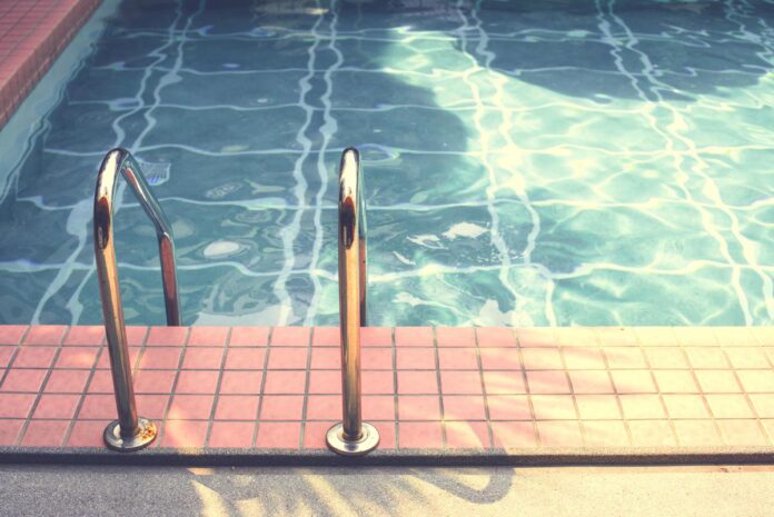 Roma, esalazioni di cloro da piscina a Mentana: 50 evacuati, grave bimbo di 5 anni