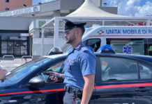 Follia sulla Tuscolana: ubriaco si scaglia contro l’ambulanza e l’equipe medica giunta in suo soccorso