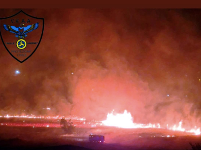 Inferno a ridosso del Gazometro: rogo esplode in un accampamento abusivo sotto Ponte della Scienza (VIDEO) 3