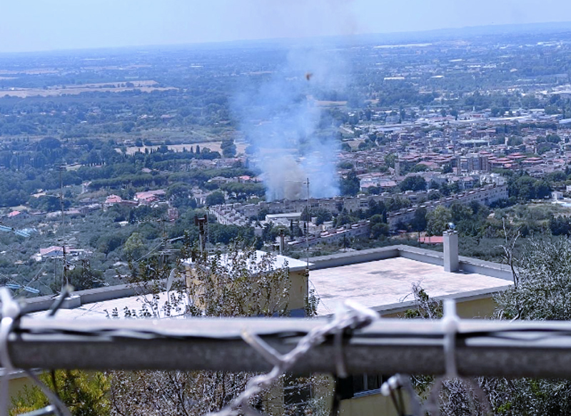 La provincia di Roma nella morsa del fuoco: fiamme tra Anguillara, Tivoli e Rignano minacciano gli allevamenti (FOTO) 1 La provincia di Roma nella morsa del fuoco: fiamme tra Anguillara, Tivoli e Rignano minacciano gli allevamenti (FOTO) 1