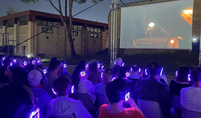 Un’arena estiva gratis e a impatto acustico zero: come funziona "Il Cinema in Ascolto"
