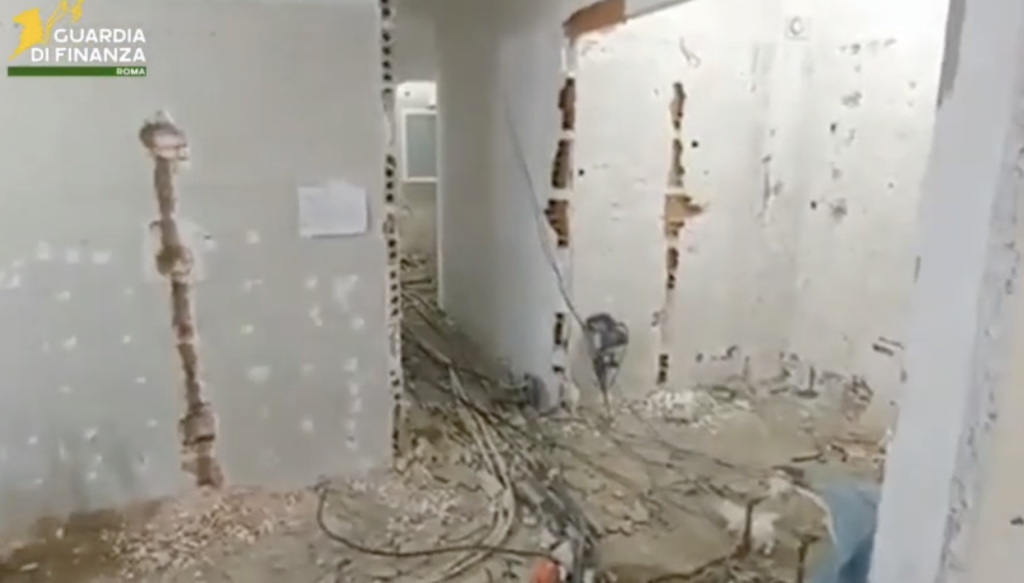 Spese di lusso con i soldi dei cantieri, bancarotta a Roma: sequestrati hotel, barche e un diamante 1