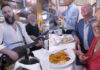 Il ritorno di Paulo Roberto Falcao a Trastevere salutato dall’inno della Roma (VIDEO)