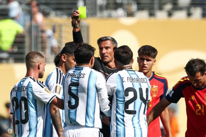Spagna-Argentina, maxi rissa, infortuni e un rosso. E Messi prova a far espellere Cucurella
