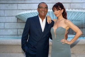 Guida tv 7 agosto 2026, programmi da non perdere stasera in chiaro e su Sky 1