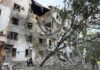 Ucraina, attacchi russi a Zaporizhzhia e Kharkiv: 6 morti. Kiev colpisce deposito petrolio