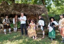 "Viandando" arriva a Carpineto romano per esplorare la storia del borgo di Leone XIII, tra briganti, leggende e la rievocazione del Pallio della Carriera. Un viaggio in cinque puntate a partire da venerdì 17 luglio