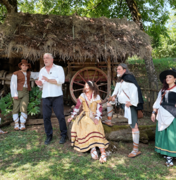 "Viandando" arriva a Carpineto romano per esplorare la storia del borgo di Leone XIII, tra briganti, leggende e la rievocazione del Pallio della Carriera. Un viaggio in cinque puntate a partire da venerdì 17 luglio