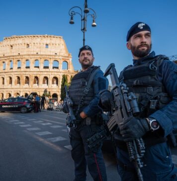 Dopo le violenze dei "maranza", la premier applaude l'intervento di forze dell'ordine e Viminale: blindata l'area dei Fori con stazioni metro pattugliate e 10 arresti nel blitz al Colosseo