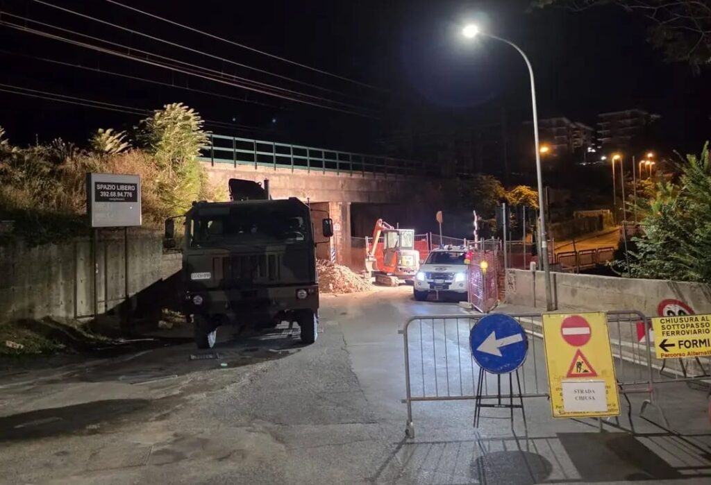 Scoperti dieci ordigni sotto la ferrovia Roma-Napoli: treni bloccati tutta la notte per rimuovere le bombe 2