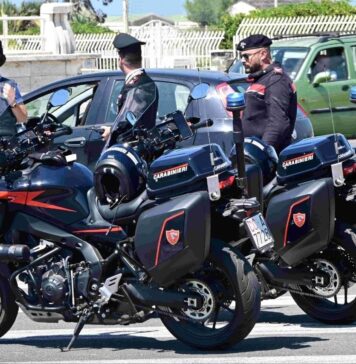 Servizio straordinario sul litorale romano: fermati spacciatori, ladri d'auto e un latitante. Controllate oltre 200 persone e maxi sanzioni in strada