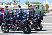 Al mercato di piazza Quarto dei Mille è stata arrestata una borseggiatrice che aveva derubato un'anziana, mentre due persone sono state denunciate per porto abusivo di un grosso coltello