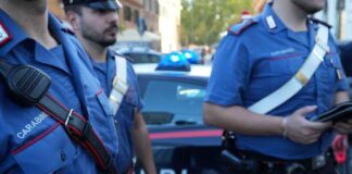 Un drammatico caso di usura ad Ardea scoperto dai Carabinieri: un prestito di 25mila euro trasformato in una trappola con tassi al 15% mensile, estorsione e minacce di morte