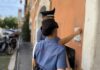 Dramma in piazzale Aldo Moro dopo l'aggressione con acido a Pomezia: il ragazzo è stato ricoverato in codice rosso al Sant'Eugenio, per la 29enne disposto il divieto di avvicinamento