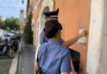 Dramma in piazzale Aldo Moro dopo l'aggressione con acido a Pomezia: il ragazzo è stato ricoverato in codice rosso al Sant'Eugenio, per la 29enne disposto il divieto di avvicinamento