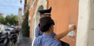 Dramma in piazzale Aldo Moro dopo l'aggressione con acido a Pomezia: il ragazzo è stato ricoverato in codice rosso al Sant'Eugenio, per la 29enne disposto il divieto di avvicinamento