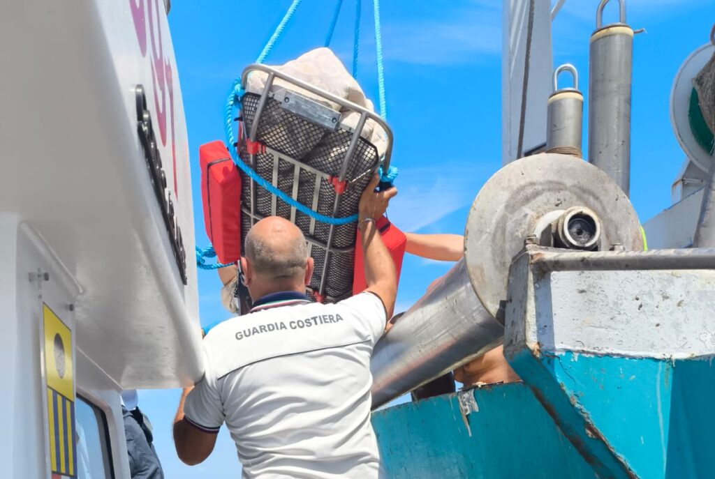 Sinergia tra Ares 118 e Guardia Costiera per trarre in salvo un uomo al largo: decisiva l'applicazione del protocollo per velocizzare il soccorso in mare a Civitavecchia