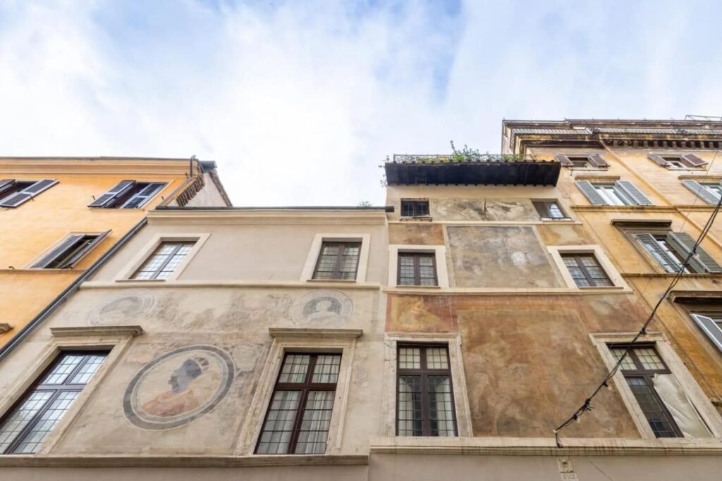 Occupazione a Campo de’ Fiori: si prende un appartamento da 120 metri e ruba pure la corrente 1
