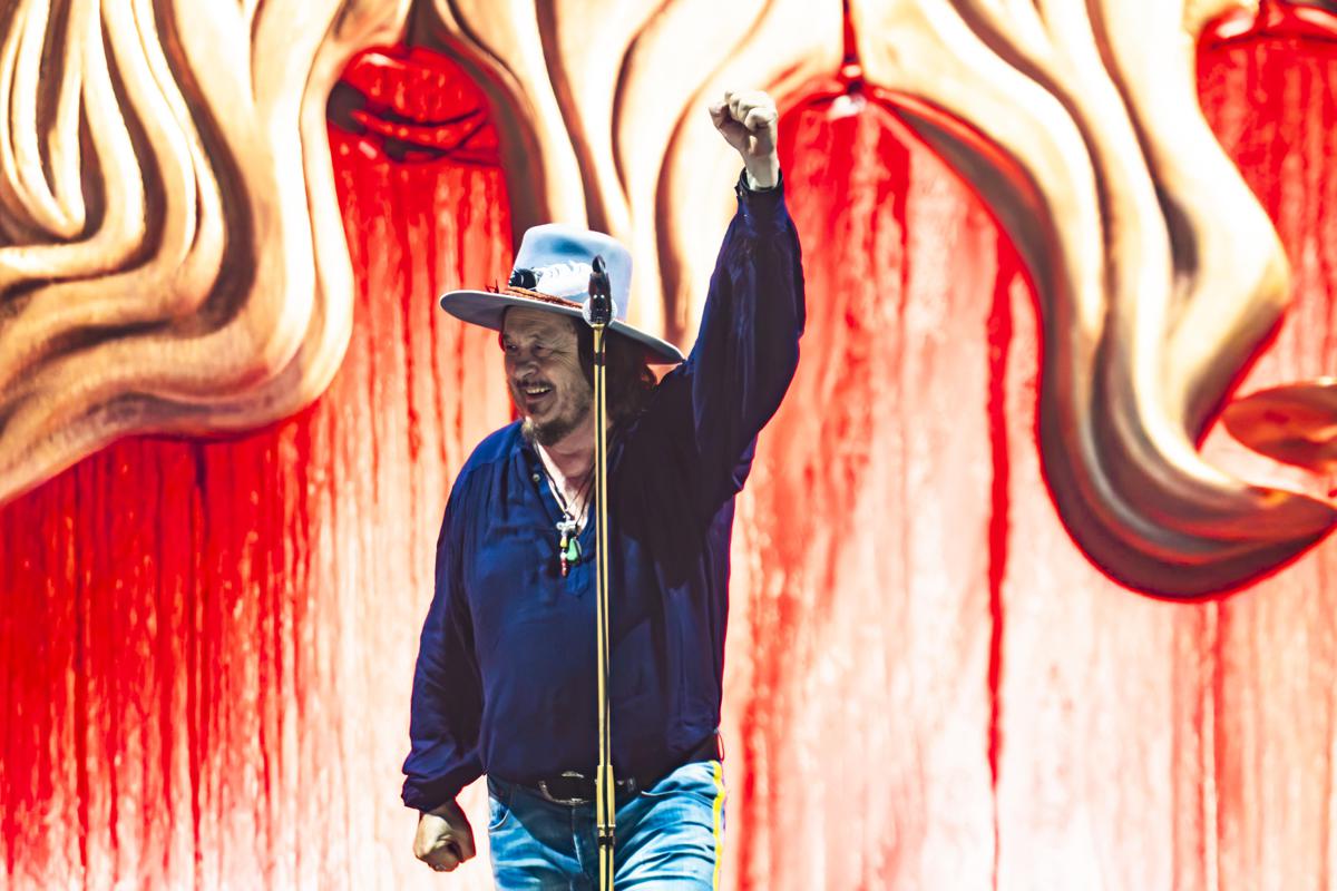 Sanremo 2027: Zucchero snobba De Martino ma poi frena la polemica: cosa è successo 1
