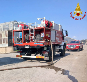 Vasto incendio vicino alla ferrovia Roma Civitavecchia: operazioni di bonifica in corso 1 Vasto incendio vicino alla ferrovia Roma Civitavecchia: operazioni di bonifica in corso 1