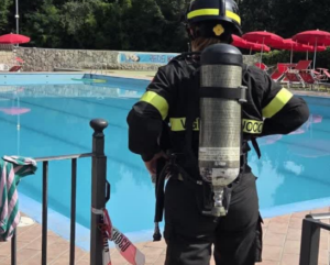 Esalazioni da cloro in piscina a Mentana: l’impianto sequestrato ospitava centri estivi. Prime testimonianze (VIDEO) 1 Esalazioni da cloro in piscina a Mentana: l’impianto sequestrato ospitava centri estivi. Prime testimonianze (VIDEO) 1