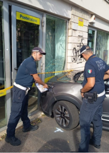 Autista Atac accusa un malore, il bus fuori controllo colpisce otto auto a Monteverde: era in salita 1