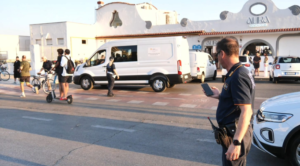 Si tuffa dal pontile di Ostia ma sbatte la testa e muore: tragica fine di un bagnante 1