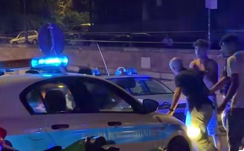 Assalto alla Polizia Locale al Colosseo, un arresto e una denuncia: si cercano gli altri maranza 1