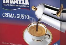 Colpo al supermercato: svuota gli scaffali e riempie un carrello solo di caffè (per oltre 2.200 euro)