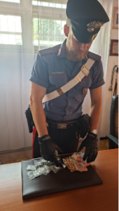 Vanno a Nettuno e tornano con dieci costumi da bagno, ma non era un défilé balneare 1