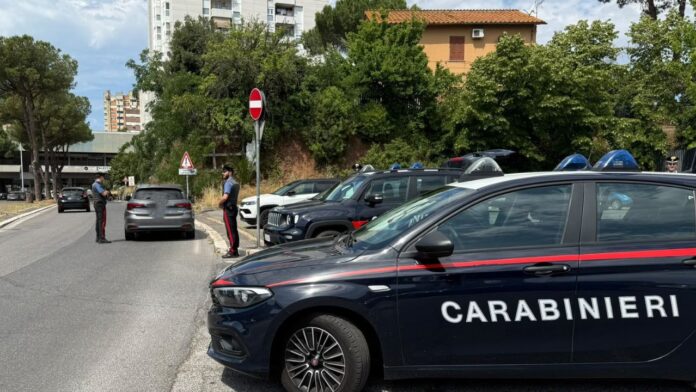 carabinieri foto Blitz dei Carabinieri al Laurentino: un arresto per spaccio di droga e sei persone denunciate per furti