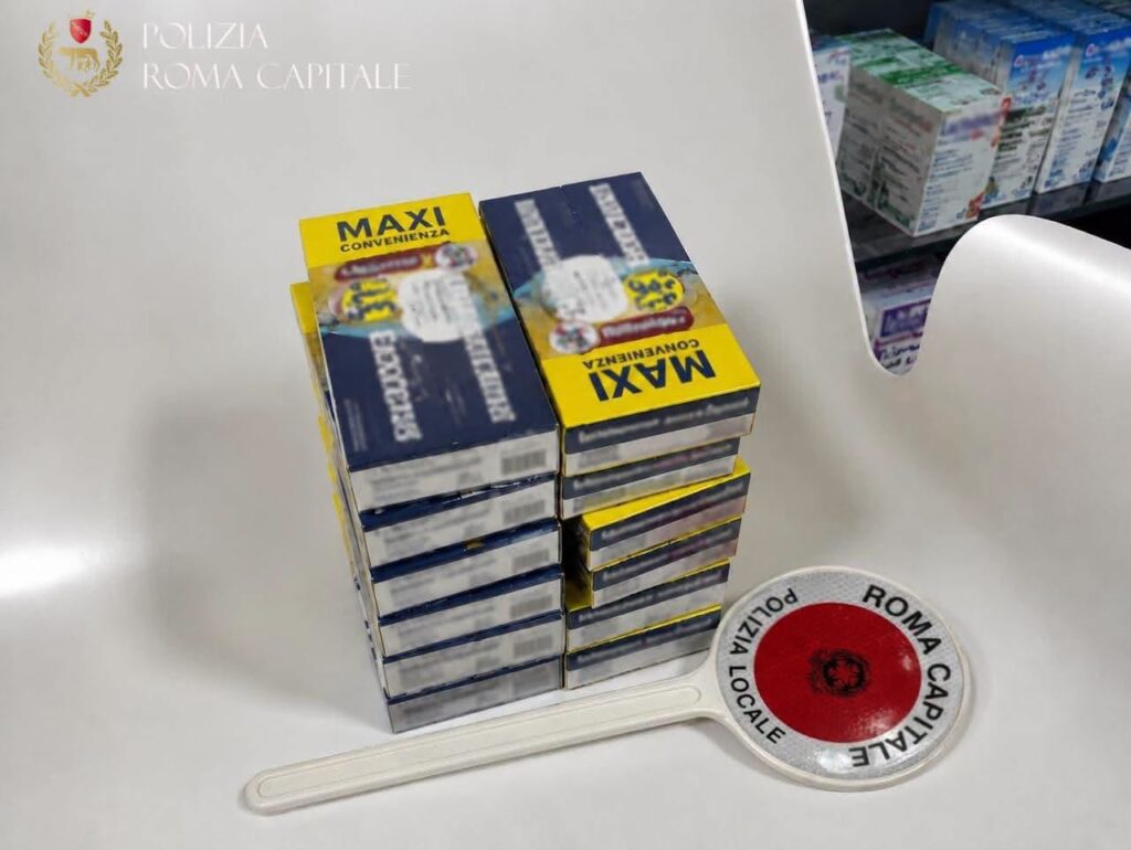 Ruba creme per dentiere in farmacia al Tuscolano: le nasconde nella camicia e scappa (espulso) 1