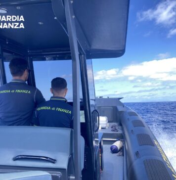 Un'operazione della Guardia di Finanza ha evitato il peggio durante il salvataggio in mare ad Anzio. L'intervento nel quadro dei controlli che hanno portato a sanzioni e verifiche nell'area delle isole Pontine