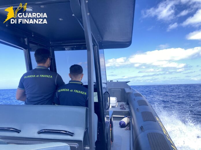 Un'operazione della Guardia di Finanza ha evitato il peggio durante il salvataggio in mare ad Anzio. L'intervento nel quadro dei controlli che hanno portato a sanzioni e verifiche nell'area delle isole Pontine