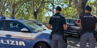 Controlli della Polizia di Stato nelle aree turistiche della Capitale. Fermati truffatori delle "tre campanelle", sventato un raggiro a un'anziana e sanzionati diversi locali